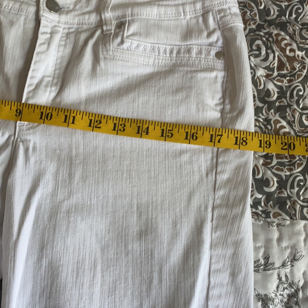 GLORIA VANDERBILT Skimmer Capris - Picture 9 of 10